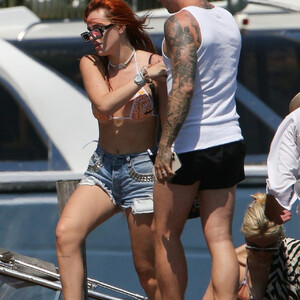 Nude Celebrity Picture Bella Thorne 047 pic