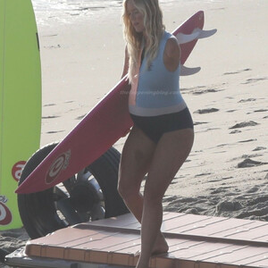 Bethany Hamilton Shows Off Her Growing Baby Bump on the Beach (110 Photos) – Leaked Nudes