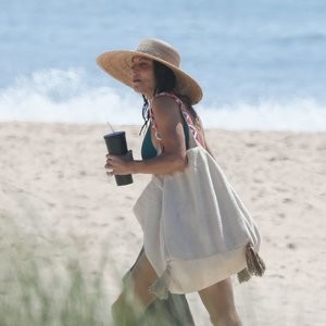 Bethenny Frankel Enjoys a Day at the Beach in The Hamptons (40 Photos) - Leaked Nudes