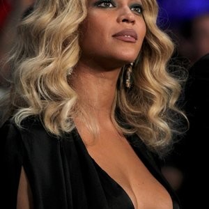 Beyonce Braless (14 Photos) - Leaked Nudes