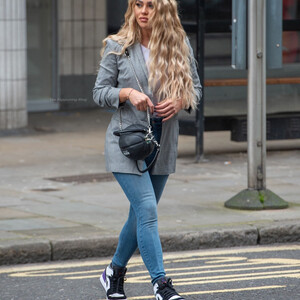Bianca Gascoigne is Seen Heading to Holland and Barrett in Holborn (14 Photos) - Leaked Nudes