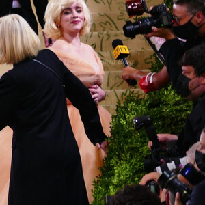 Free nude Celebrity Billie Eilish 075 pic