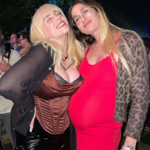 Naked Celebrity Pic Billie Eilish 009 pic