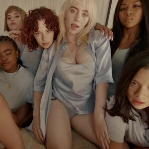 Free nude Celebrity Billie Eilish 016 pic