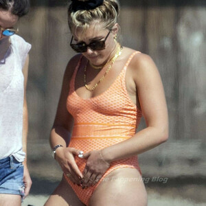 Naked celebrity picture Florence Pugh 046 pic