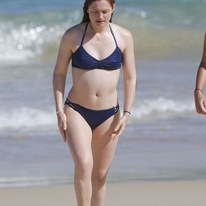 Naked Celebrity Bonnie Wright 004 pic