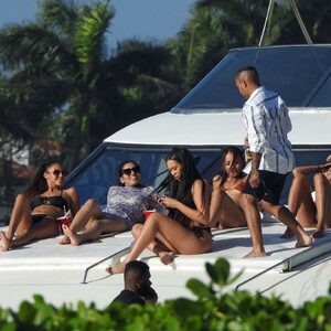 Bow Wow Double Fisting While on a Yacht Full of Sexy Girls (83 Photos) - Leaked Nudes