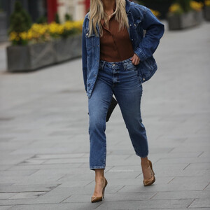 Free Nude Celeb Ashley Roberts 009 pic