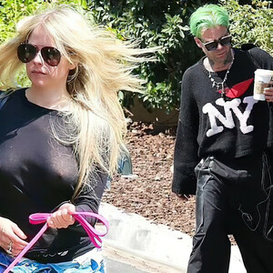 Celebrity Nude Pic Avril Lavigne 002 pic