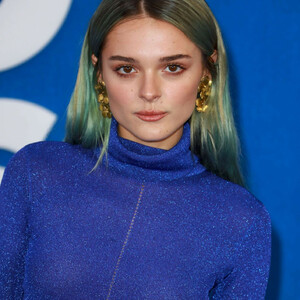 Naked Celebrity Pic Charlotte Lawrence 014 pic