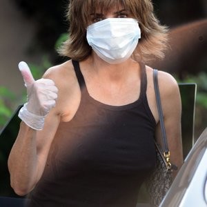 Braless Lisa Rinna Picks Up Her Dry Cleaning in Beverly Hills (19 Photos) – Leaked Nudes