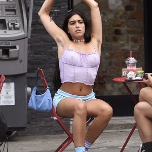 Braless Lourdes Leon Steps Out in New York City with Friends (100 Photos) – Leaked Nudes