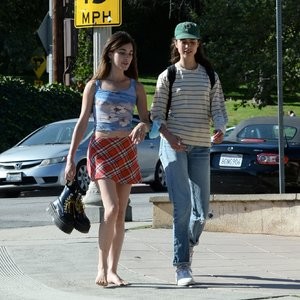 Braless Rainey Qualley Looks Stunning with Her Sister Margaret in Los Angeles (47 Photos) - Leaked Nudes