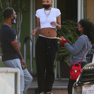 Braless Slick Woods is Pictured Socializing with Friends (22 Photos) – Leaked Nudes