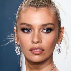 Naked Celebrity Pic Stella Maxwell 020 pic
