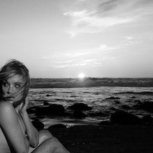 Best Celebrity Nude Brea Grant 001 pic