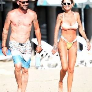 Brian Austin Green & Tina Louise Get Into Their Swimsuits for a Beach Date (33 Photos) – Leaked Nudes