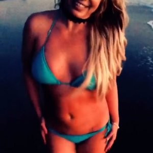 Britney Spears Flaunts Her Sexy Bikini Body on the Beach (6 Pics + Video) – Leaked Nudes