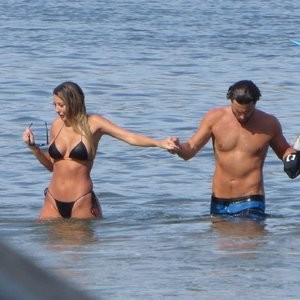 Brody Jenner Enjoys a Day Shirtless With a New Bikini Girl Model (53 Photos) – Leaked Nudes