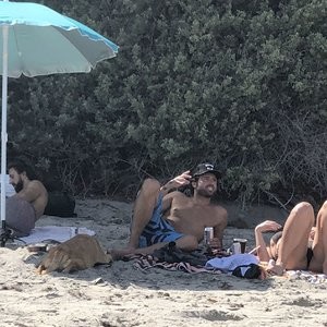 Brody Jenner Enjoys a Day Shirtless With a New Bikini Girl Model (53 Photos) - Leaked Nudes