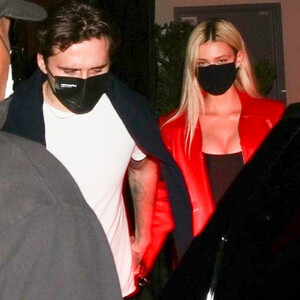 Brooklyn Beckham & Nicola Peltz Exit Craig’s After a Dinner Date (28 Photos) – Leaked Nudes