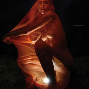 Famous Nude Bruna Marquezine 002 pic