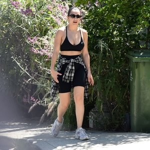 Busty Charli XCX is Pictured on a Stroll After Releasing a New Album (30 Photos) – Leaked Nudes