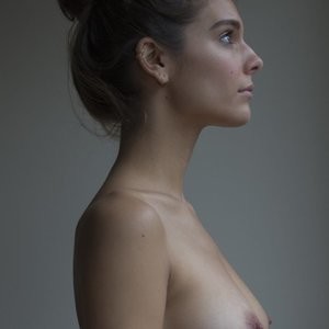 Celeb Naked Caitlin Stasey 002 pic