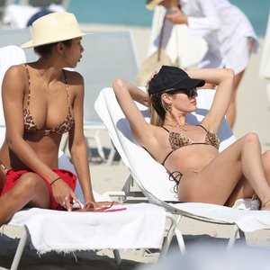 Candice Swanepoel & Lais Ribeiro Both Wear Tiny Leopard Print Bikinis on the Beach in Miami (69 Photos) – Leaked Nudes