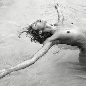 Free Nude Celeb Candice Swanepoel 007 pic