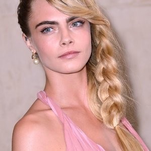 Famous Nude Cara Delevingne 015 pic