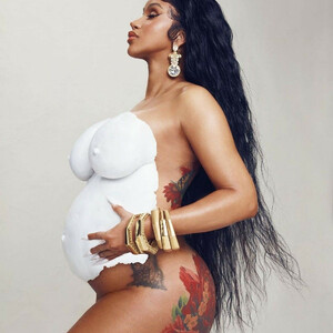 Naked Celebrity Cardi B 043 pic