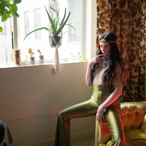Naked celebrity picture Carissa White 012 pic
