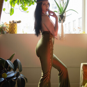 celeb nude Carissa White 014 pic