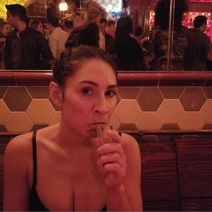 Famous Nude Cassie Steele 005 pic