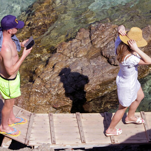 Famous Nude Catherine Harding 021 pic