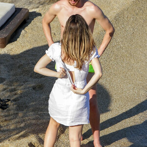 Free Nude Celeb Catherine Harding 040 pic