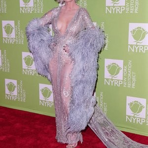 Hot Naked Celeb Catherine Zeta-Jones 004 pic