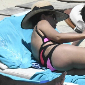 Naked celebrity picture Daniella Semaan 008 pic