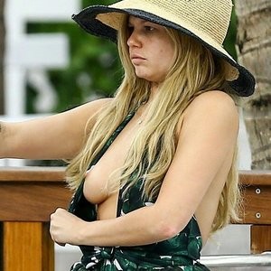 Free nude Celebrity Chanel West Coast 007 pic