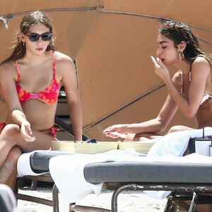 nude celebrities Chantel Jeffries 014 pic