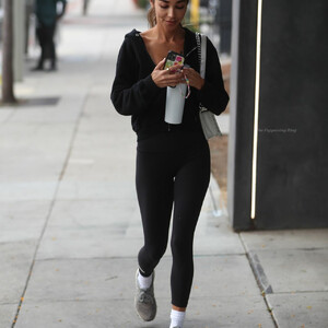 Famous Nude Chantel Jeffries 011 pic