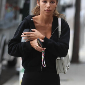 Free nude Celebrity Chantel Jeffries 018 pic