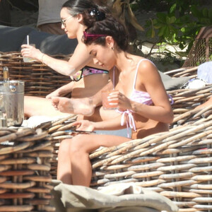 Free nude Celebrity Chantel Jeffries 007 pic