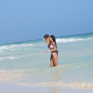 Naked Celebrity Pic Chantel Jeffries 067 pic