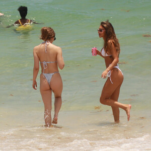 Famous Nude Chantel Jeffries 032 pic