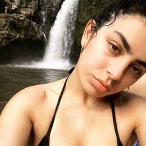 Charli XCX Sexy (2 Pics + Gif) – Leaked Nudes
