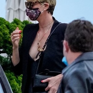 Charlize Theron Enjoys a Day in Malibu (62 Photos) – Leaked Nudes