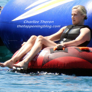 Nude Celebrity Picture Charlize Theron 005 pic