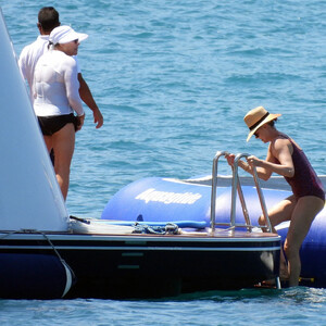 Naked Celebrity Charlize Theron 010 pic